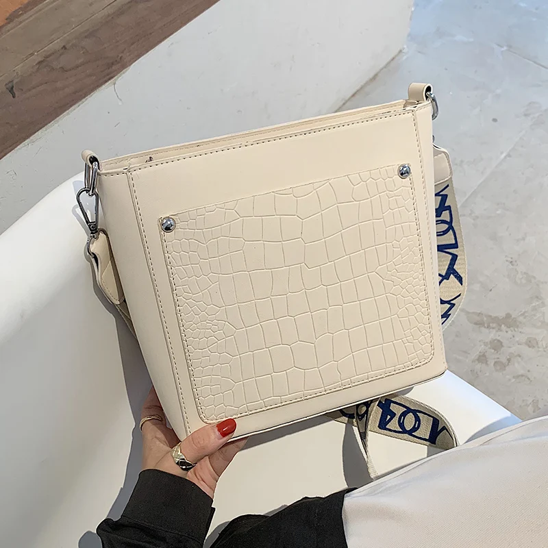 Retro Popular Mini Bag Female 2020 New Fashion Fashion Texture Bucket Shoulder Bag All-match Wide Shoulder Strap Messenger Bag
Retro Popular Mini Bag Female 2020 New Fashion Fashion Texture Bucket Shoulder Bag All-match Wide Shoulder Strap Messenger Bag