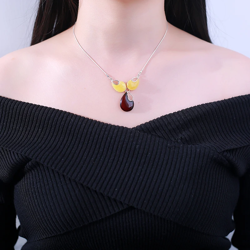 Special offer orphan natural amber 925 silver inlaid natural blood cell necklace pendant jewelry female models accessories penda
Special offer orphan natural amber 925 silver inlaid natural blood cell necklace pendant jewelry female models accessories penda