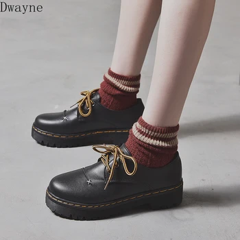 2018 new hot Korean fashion retro student flat shoes thick bottom wild college wind England shoes trend comfortable flat shoes 
2018 new hot Korean fashion retro student flat shoes thick bottom wild college wind England shoes trend comfortable flat shoes