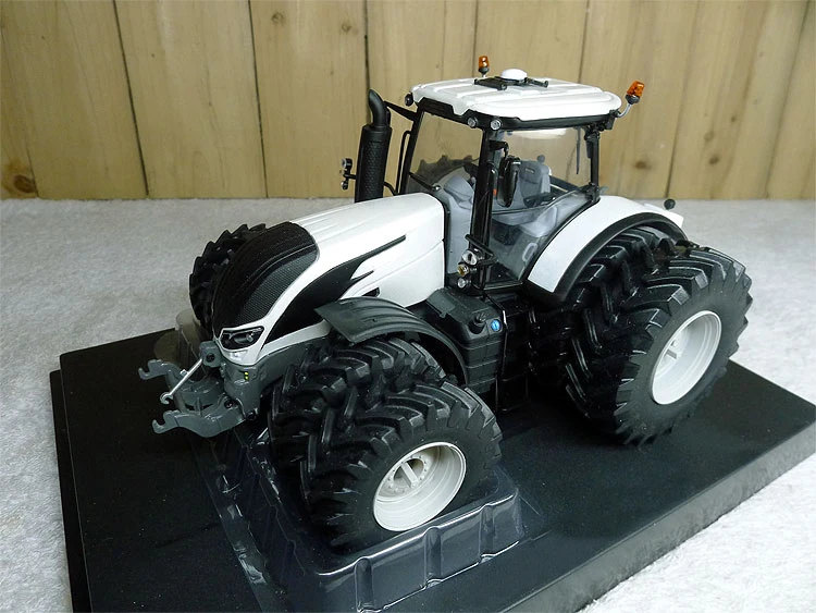 rare Special Offer 1:32 limit Eight-wheeled alloy tractor Agricultural Vehicle Model Collection model
rare Special Offer 1:32 limit Eight-wheeled alloy tractor Agricultural Vehicle Model Collection model