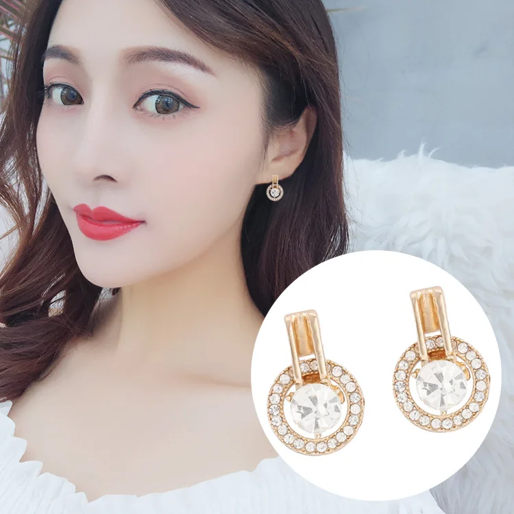 Korean Version Of The New Fashion Temperament Crystal Circle Simple And Exquisite Wild Red Earrings Pineapple Jewelry
Korean Version Of The New Fashion Temperament Crystal Circle Simple And Exquisite Wild Red Earrings Pineapple Jewelry
