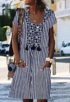 Large size casual women dress 2020 summer women dress round neck striped short sleeve pocket printed stitching dress new
Large size casual women dress 2020 summer women dress round neck striped short sleeve pocket printed stitching dress new