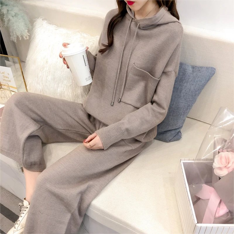 Hooded shirt women's two-piece new spring and autumn loose Korean version of the wide-leg pants casual knit suit
Hooded shirt women's two-piece new spring and autumn loose Korean version of the wide-leg pants casual knit suit