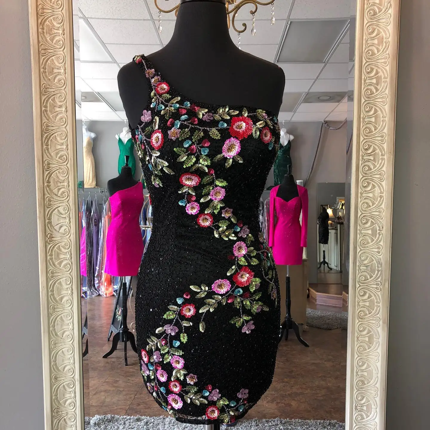 Music Festival Party Dress 2021 Floral Sequin Bling Sexy Cocktail Hoco Mini Black Gown Straps Back One-Shoulder Christmas
Music Festival Party Dress 2021 Floral Sequin Bling Sexy Cocktail Hoco Mini Black Gown Straps Back One-Shoulder Christmas