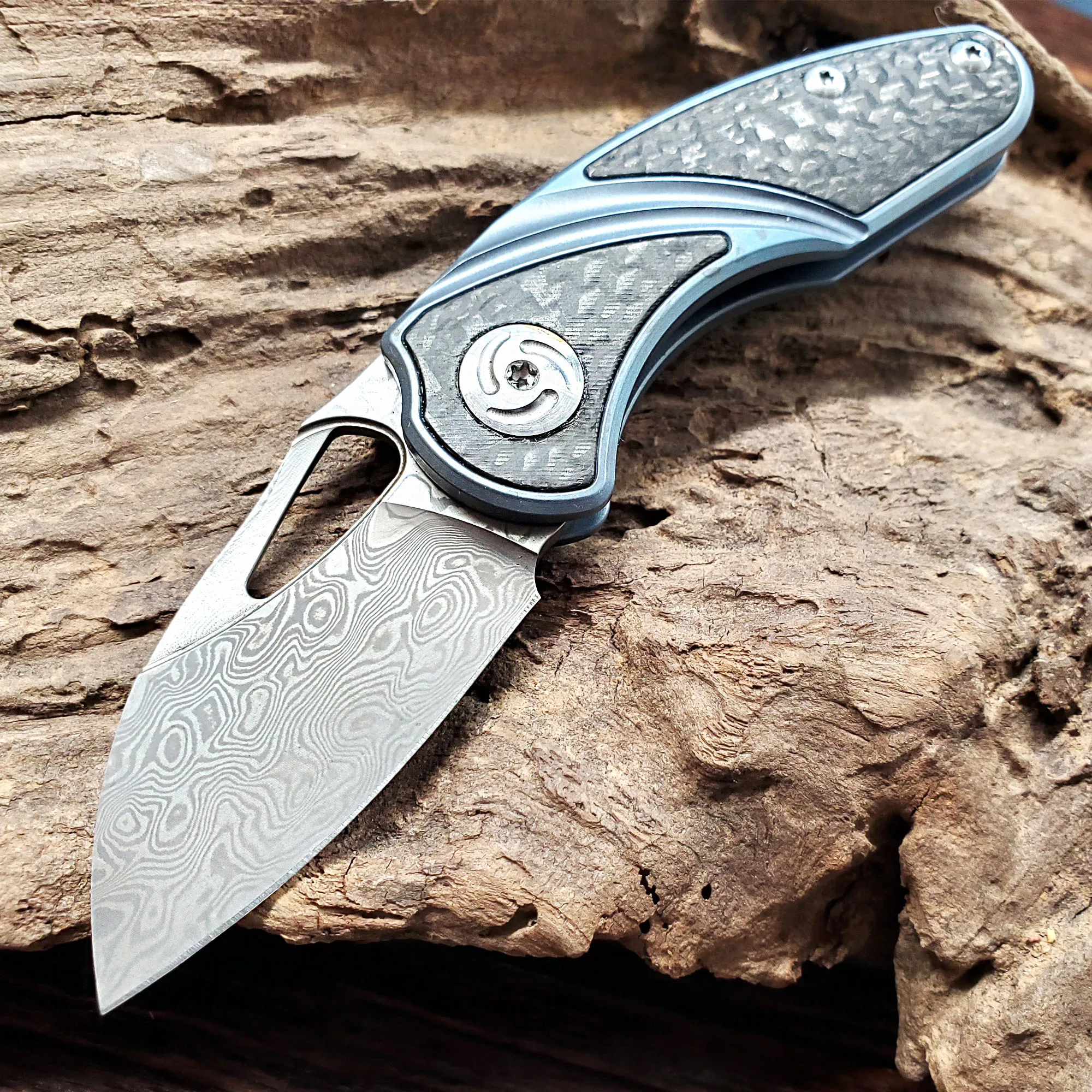 Armored Tank Pocket Folding Knife Damascus S35VN Blade Titanium Handle Outdoor Survival Hunting Portable Mini Camping EDC Knives 
Armored Tank Pocket Folding Knife Damascus S35VN Blade Titanium Handle Outdoor Survival Hunting Portable Mini Camping EDC Knives