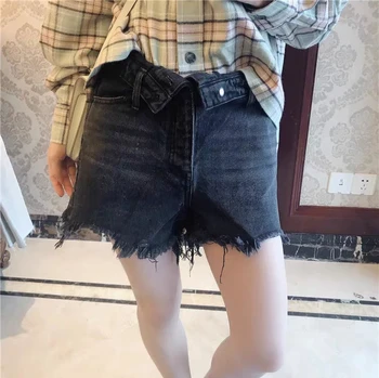 Women shorts fashion wild High-waisted denim shorts
Women shorts fashion wild High-waisted denim shorts