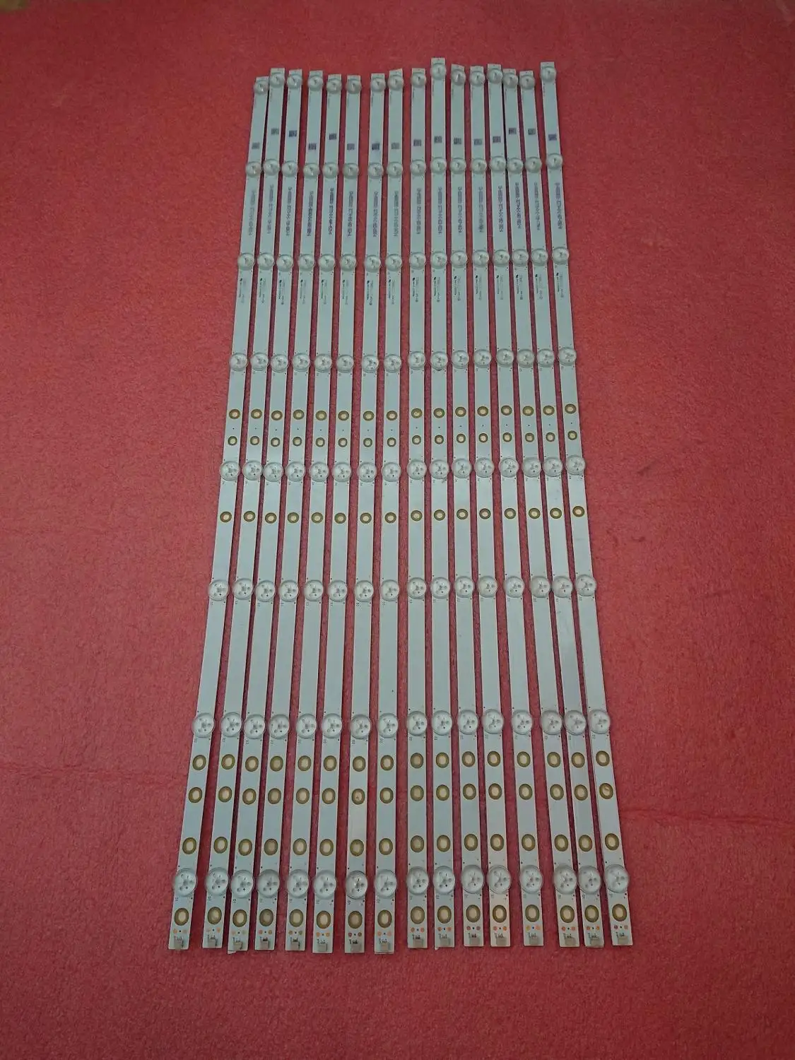 16pcs/set 8LED 710mm LED backlight strip for Sony KDL-65W805 KDL-65W855C Kdl-65W859C 650TV02 V3 T650HVF05.1 T650HVF05
16pcs/set 8LED 710mm LED backlight strip for Sony KDL-65W805 KDL-65W855C Kdl-65W859C 650TV02 V3 T650HVF05.1 T650HVF05