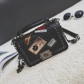 2020 new three-dimensional lock small square bag multi-element medal single shoulder slant cross portable women's bag
2020 new three-dimensional lock small square bag multi-element medal single shoulder slant cross portable women's bag