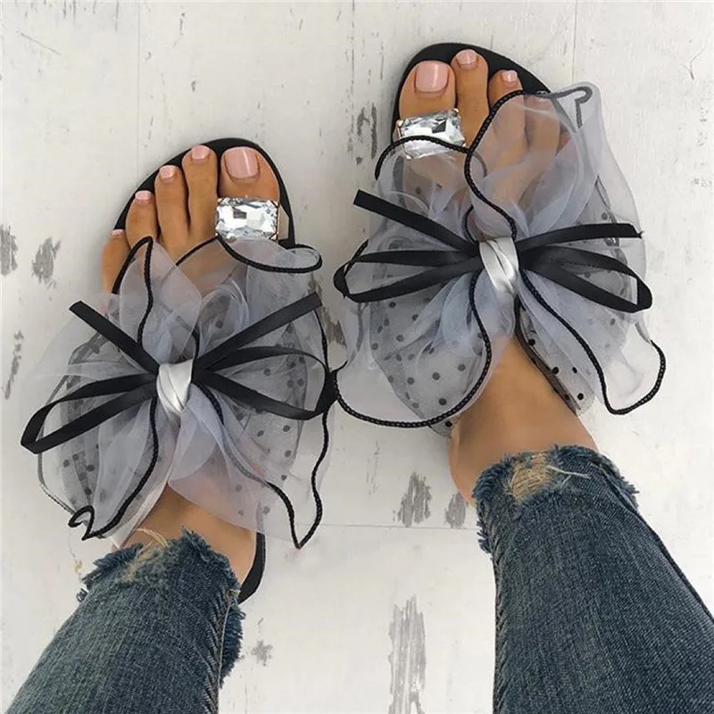 Woman 2021 Luxury Brand Slippers Women Flower Cute Bow-tie Flats Flip Flops Indoor Shoes Ladies Sexy Outdoor Beach Shoes Mujer
Woman 2021 Luxury Brand Slippers Women Flower Cute Bow-tie Flats Flip Flops Indoor Shoes Ladies Sexy Outdoor Beach Shoes Mujer