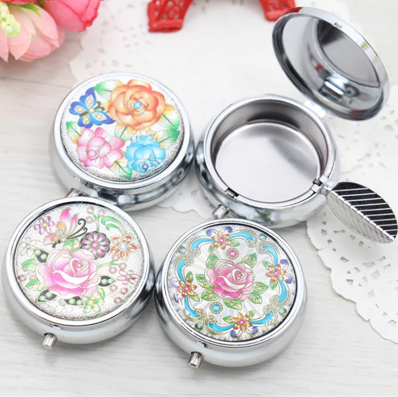 

Round Shape Ashtray Keychain Eco-friendly Portable Mini Cigarette Keychain Metal Alloy Pocket Smoke Ash Tray Random Color 1Pcs