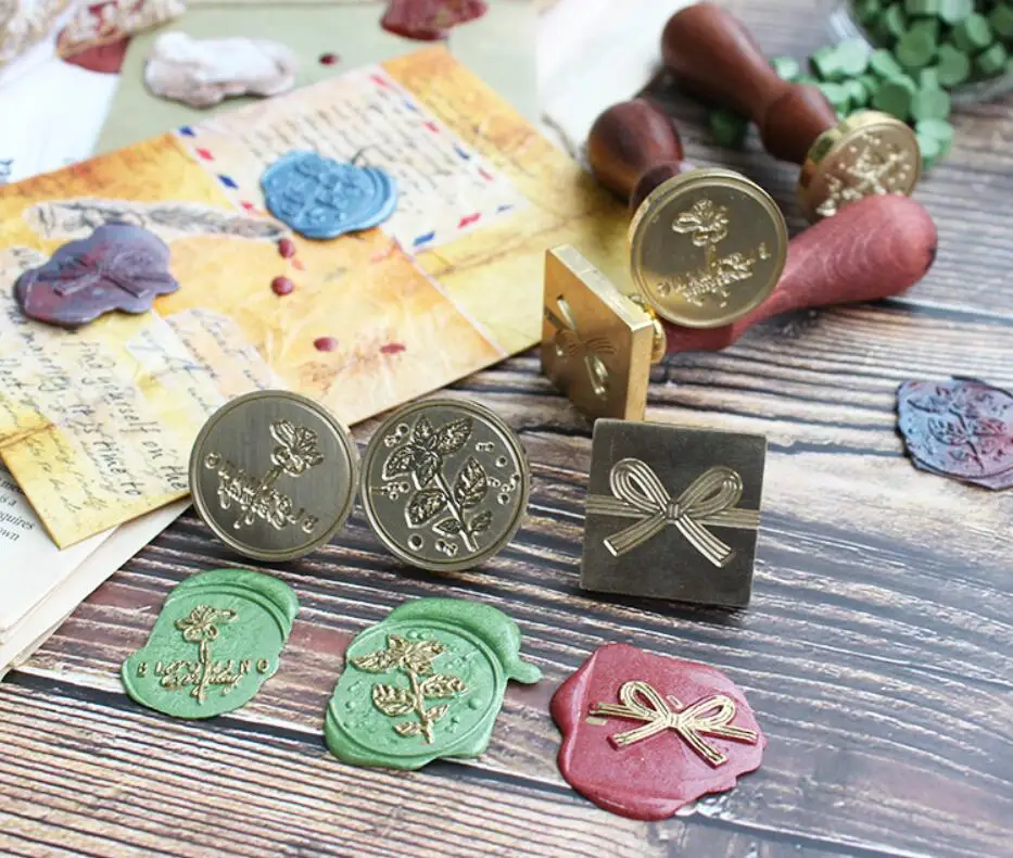 Bow knot flower leaf blooming seal stamp with wood handle ,wax sealing stamp for envelop seal
Bow knot flower leaf blooming seal stamp with wood handle ,wax sealing stamp for envelop seal