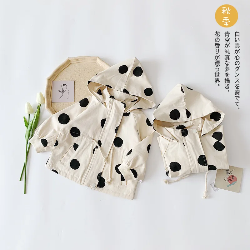 2019 Autumn New Childrenpolka Dot Trench Coat Hooded Joker Coat for Cute Baby Kids Drawsring Jacket Infant Toddler Baby Cloth
2019 Autumn New Childrenpolka Dot Trench Coat Hooded Joker Coat for Cute Baby Kids Drawsring Jacket Infant Toddler Baby Cloth