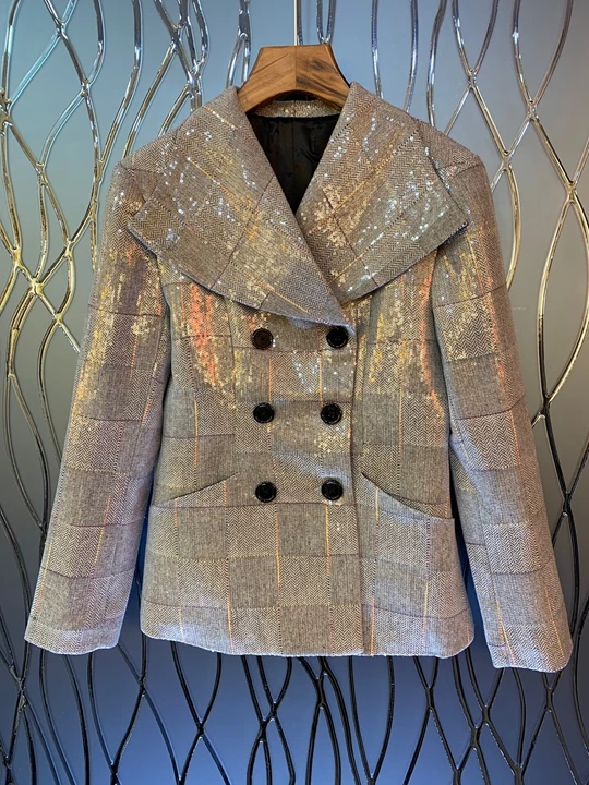 Short jacket 827 with double-row button-down long-sleeve suit with flip-up collar for new women in early autumn of 2019
Short jacket 827 with double-row button-down long-sleeve suit with flip-up collar for new women in early autumn of 2019