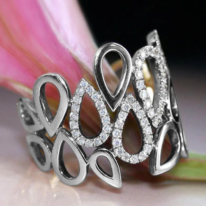 Unique Design Water Drop Shape Hollow with Micro Inlaid Zircon Rings for Women Wedding Engagement Party Jewelry
Unique Design Water Drop Shape Hollow with Micro Inlaid Zircon Rings for Women Wedding Engagement Party Jewelry