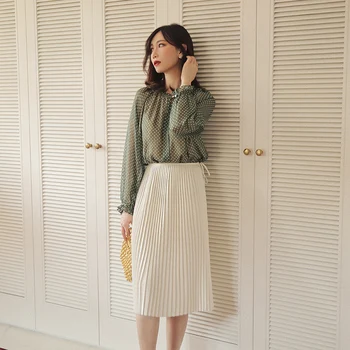 New Chen Xiaoying French elegant high-end satin texture a word skirt white long heavy industry more plait joker skirts
New Chen Xiaoying French elegant high-end satin texture a word skirt white long heavy industry more plait joker skirts