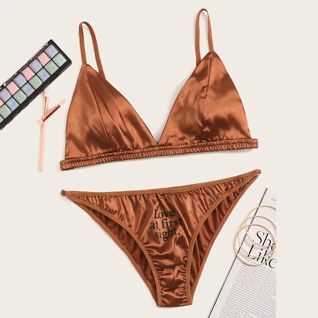 Women Sexy Lingerie Letter Print Satin Thong Wireless V-Neck Bra Set G-String Lingerie Set Babydoll Underwear Lady Lenceria
Women Sexy Lingerie Letter Print Satin Thong Wireless V-Neck Bra Set G-String Lingerie Set Babydoll Underwear Lady Lenceria