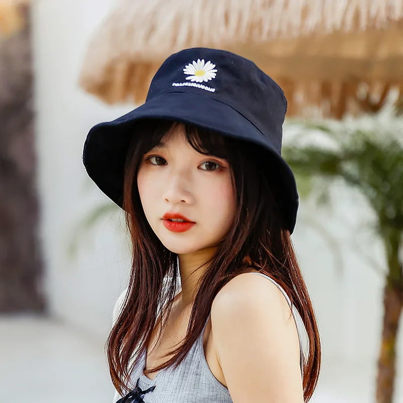2020 Summer Women's Bucket Hat Sunscreen Sun Cap Little daisies Double-sided wear Spring Lady fisherman hat
2020 Summer Women's Bucket Hat Sunscreen Sun Cap Little daisies Double-sided wear Spring Lady fisherman hat