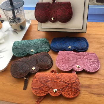2020 Portable Case PU Leather Sun Eye Glasses Box For Eyeglass Fashion Sunglass Cover New Style Zipper Sunglasses Protection Bag
2020 Portable Case PU Leather Sun Eye Glasses Box For Eyeglass Fashion Sunglass Cover New Style Zipper Sunglasses Protection Bag