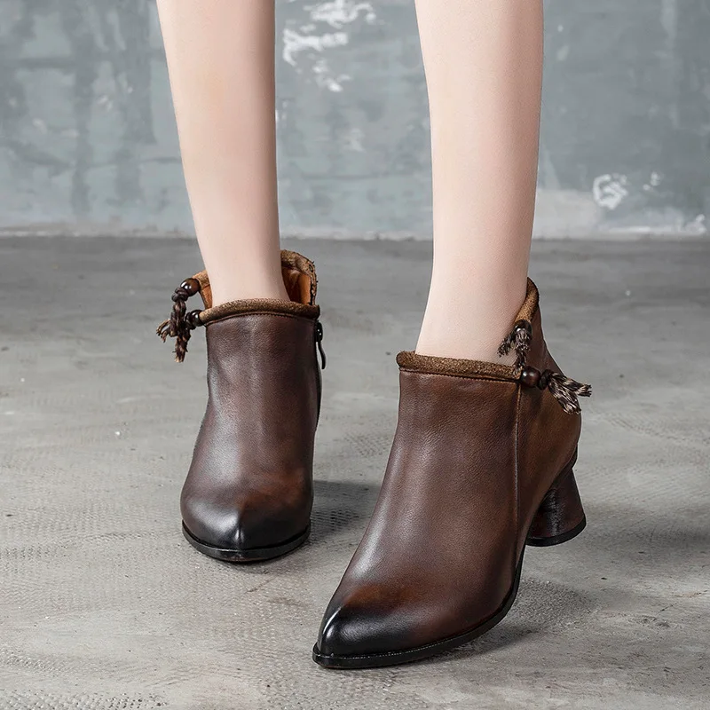 Tenige Handmade Genuine Leather Cotton Shoes 2020 Head Layer Cowhide Short Keep Warm Female Boots 
Tenige Handmade Genuine Leather Cotton Shoes 2020 Head Layer Cowhide Short Keep Warm Female Boots