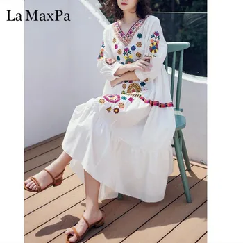Vintage Floral Embroidered Bohemian Dress 2020 Women Spring Loose Large Size V-Neck Beach Midi Dress Female Vestidos
Vintage Floral Embroidered Bohemian Dress 2020 Women Spring Loose Large Size V-Neck Beach Midi Dress Female Vestidos