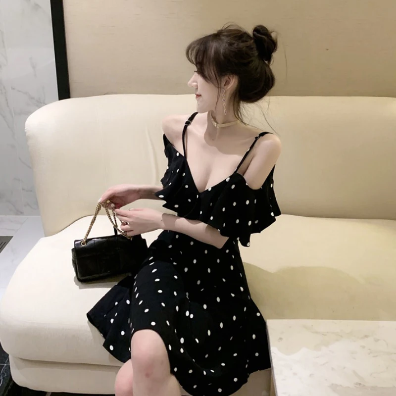 2020 new French wave point strap ruffled off-shoulder feminine dress Short Zippers Knee-Length Regular
2020 new French wave point strap ruffled off-shoulder feminine dress Short Zippers Knee-Length Regular