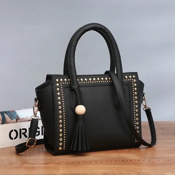 Trapeze Tote Handbag Rivet Shoulder Bag Tassel Fashion Crossbody Messenger Top Handle Famous Brand 2020 New Fashion Bolsa Female
Trapeze Tote Handbag Rivet Shoulder Bag Tassel Fashion Crossbody Messenger Top Handle Famous Brand 2020 New Fashion Bolsa Female
