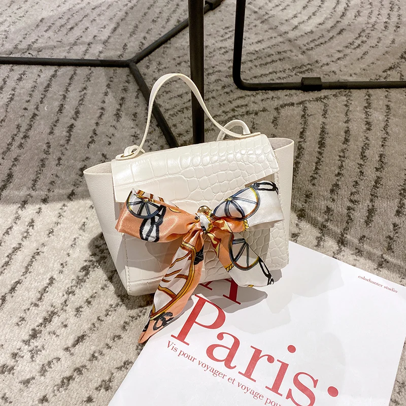 Alligator Print Crossbody Bag Women PU Leather Luxury Purse Designer Elegant Crocodile Pattern Shoulder Satchel with Silk Scarf
Alligator Print Crossbody Bag Women PU Leather Luxury Purse Designer Elegant Crocodile Pattern Shoulder Satchel with Silk Scarf