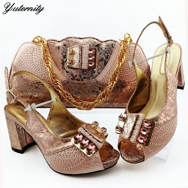 Yuternity New Italian Design Pumps Shoes And Bags Set Pretty Nigerian Peach Wedding Shoes And Bag Set For Woman Dress Size 38-43
Yuternity New Italian Design Pumps Shoes And Bags Set Pretty Nigerian Peach Wedding Shoes And Bag Set For Woman Dress Size 38-43