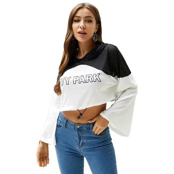 Autumn and winter new cut black net splicing with hood flared sleeves short sweater letter printing sport tee
Autumn and winter new cut black net splicing with hood flared sleeves short sweater letter printing sport tee