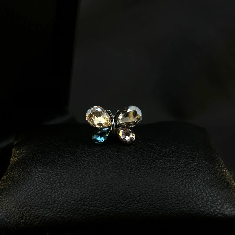 Retro Exquisite Small Butterfly Pin Mini Anti-Exposure Brooch For Women Cardigan Buckle Fashion Jewelry Clothes Fixed Collar Pin
Retro Exquisite Small Butterfly Pin Mini Anti-Exposure Brooch For Women Cardigan Buckle Fashion Jewelry Clothes Fixed Collar Pin