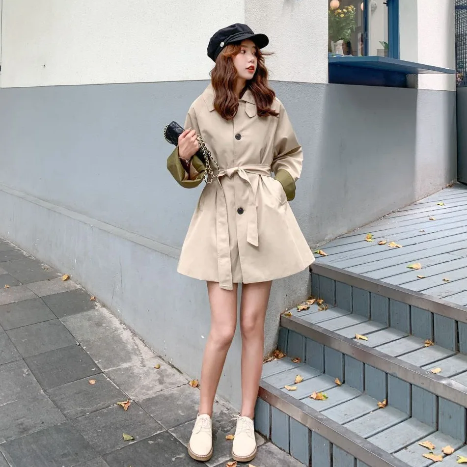 Photo Shoot Young-Style Handsome BF Stand Collar Contrast Color Joint Single Breasted Waist Hugging Lace-up Mid-length Trench Co
Photo Shoot Young-Style Handsome BF Stand Collar Contrast Color Joint Single Breasted Waist Hugging Lace-up Mid-length Trench Co