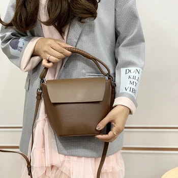 Ellacey 2020 Famous Brand Cow Leather Bucket Bag Ladies Mini Shoulder Bag Hot Summer Bag Women Bag Special Design collection Bag 
Ellacey 2020 Famous Brand Cow Leather Bucket Bag Ladies Mini Shoulder Bag Hot Summer Bag Women Bag Special Design collection Bag