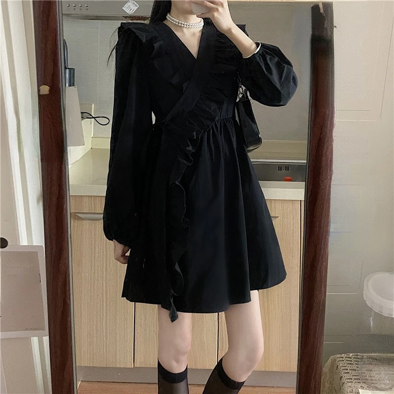 Vintage Mini Black Dress Women Elegant Chic V-Neck Bandage Evening Party Dress Fall Korean Gothic Long Sleeve Y2K Dress 2021 New
Vintage Mini Black Dress Women Elegant Chic V-Neck Bandage Evening Party Dress Fall Korean Gothic Long Sleeve Y2K Dress 2021 New