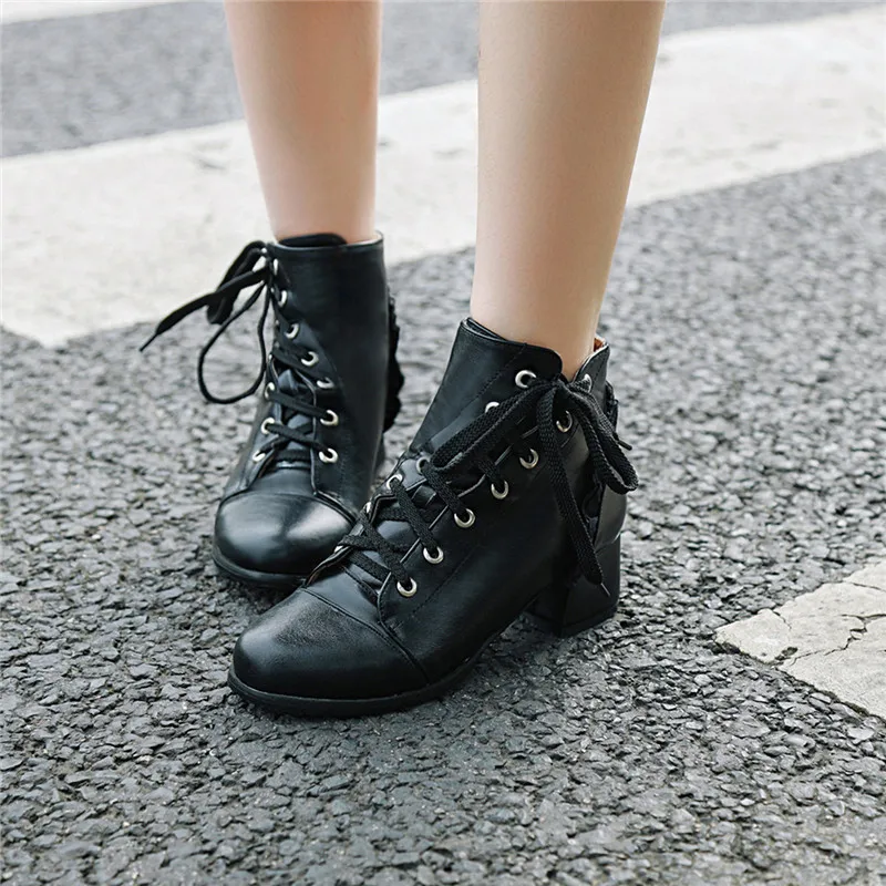 Fashion 2019 Autumn Winter Block Heel Shoes College White Black Street Cross Strap Lace Up Ankle Boots Woman Footwear 
Fashion 2019 Autumn Winter Block Heel Shoes College White Black Street Cross Strap Lace Up Ankle Boots Woman Footwear