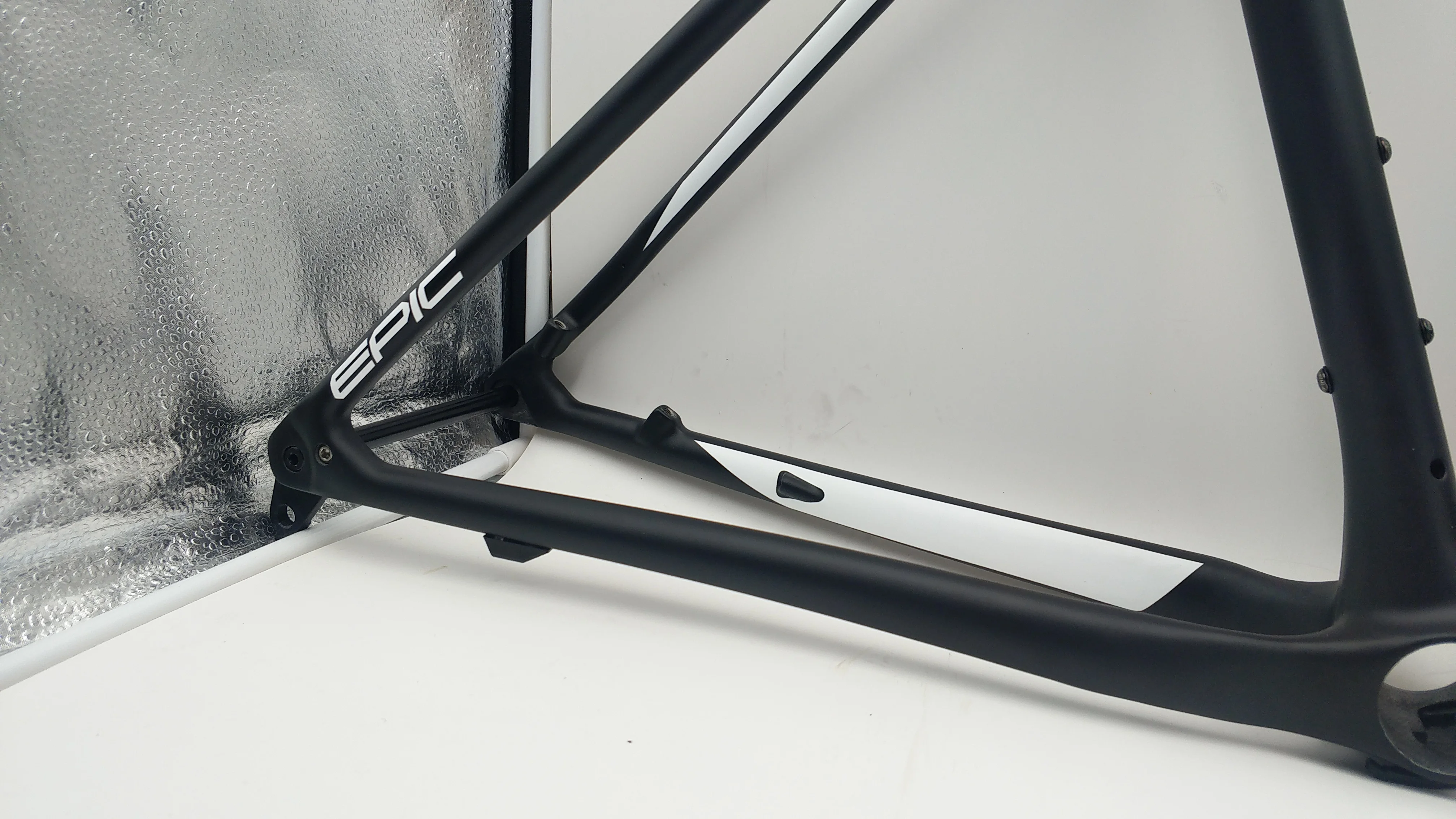 2019 New Full Carbon Fiber MTB Bike Frame 27.5er 650B / 29er in 15"/17" with through Axle 148x12mm EPIC Model UD Weight 900g
2019 New Full Carbon Fiber MTB Bike Frame 27.5er 650B / 29er in 15"/17" with through Axle 148x12mm EPIC Model UD Weight 900g