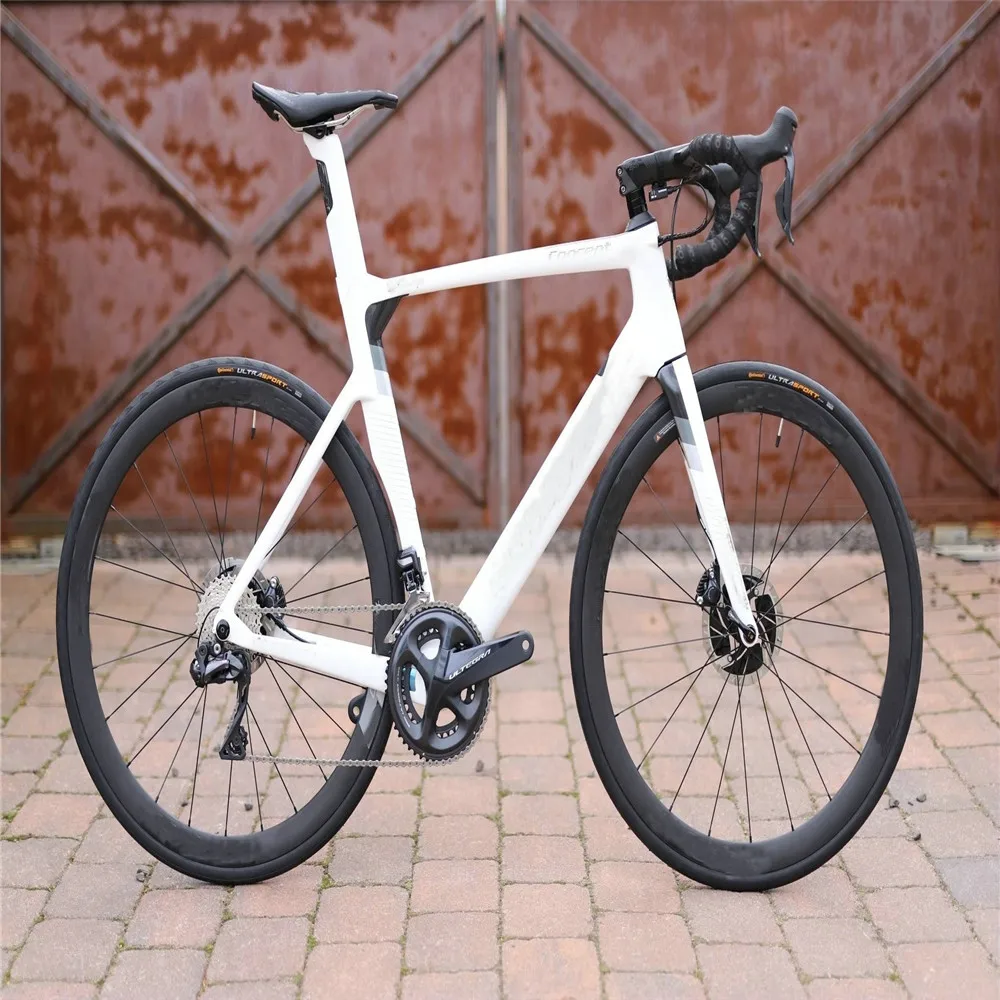 

White Concept DISK Disc Carbon Road Full Bike with R7020 Disc groupset 50mm wheelset handlebar saddle