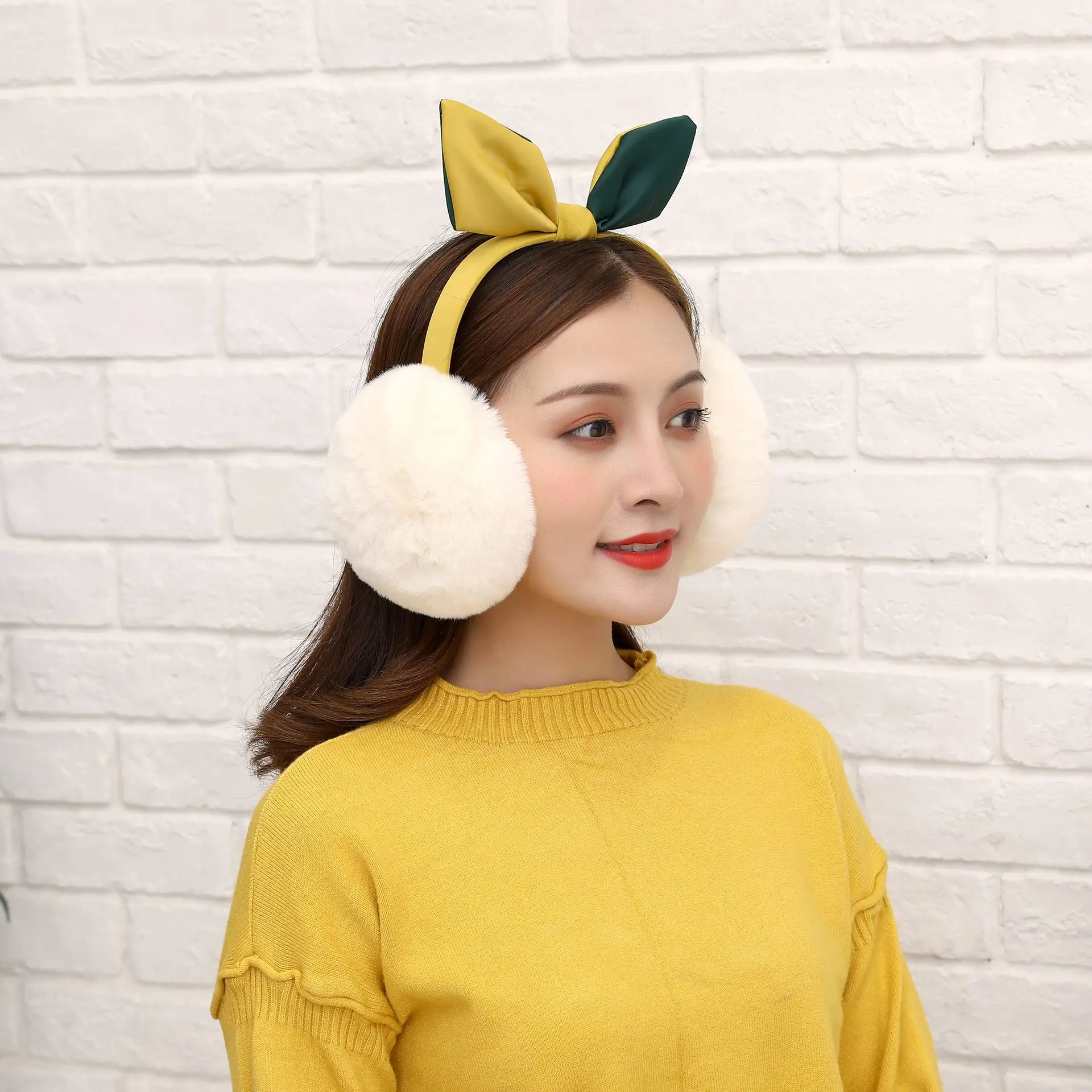 

Winter warm earmuffs lady can fold and add velvet earbags to prevent wind and lovely Korean protect ea earrings and warm ears