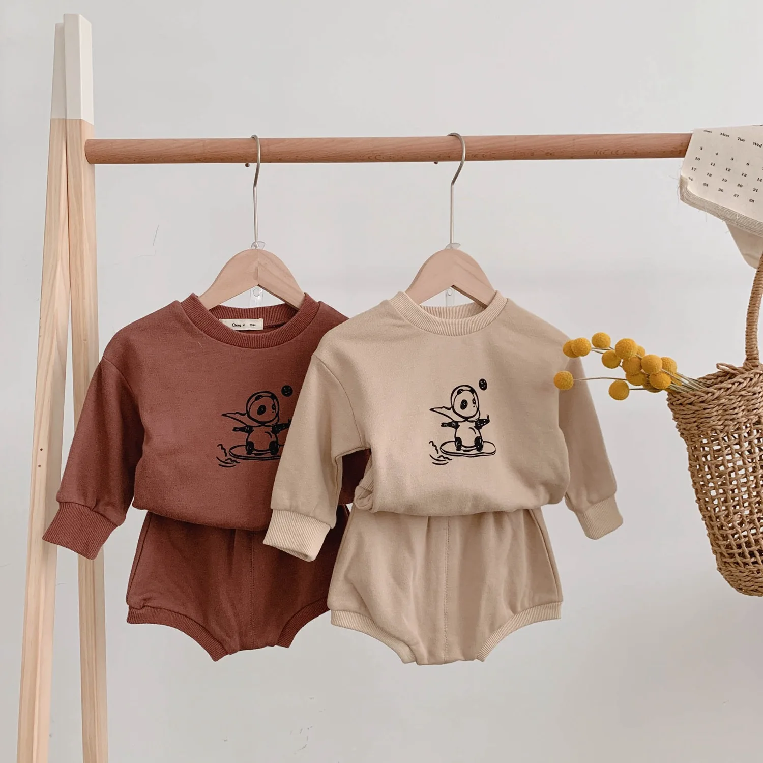 Baby Girls Clothing Set Lovely Cartoon Pattern Printed Clothes Suit Long Sleeve Sweatshirt T-shirt+shorts for Boys and Girls
Baby Girls Clothing Set Lovely Cartoon Pattern Printed Clothes Suit Long Sleeve Sweatshirt T-shirt+shorts for Boys and Girls