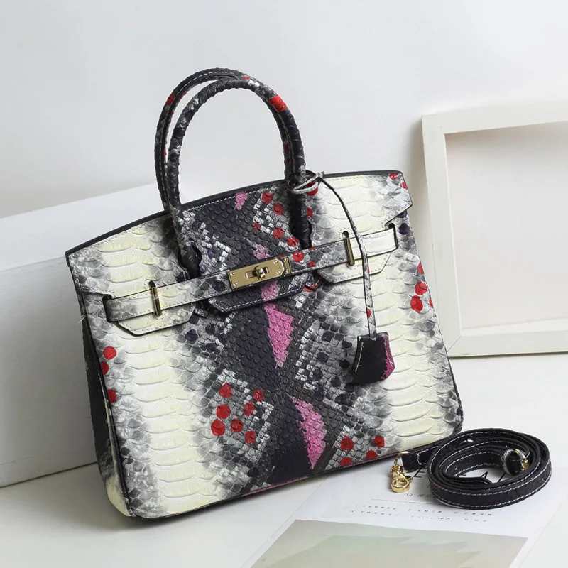 Fashion leather snake pattern, spoofing graffiti one-shoulder hand-held lady platinum bag
Fashion leather snake pattern, spoofing graffiti one-shoulder hand-held lady platinum bag