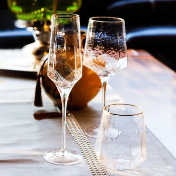 Retro European Hammer pattern Red Wine Glass Champagne Brandy whiskey goblet Crystal Glass Sweet Wine Glass cup 2 pcs package
Retro European Hammer pattern Red Wine Glass Champagne Brandy whiskey goblet Crystal Glass Sweet Wine Glass cup 2 pcs package