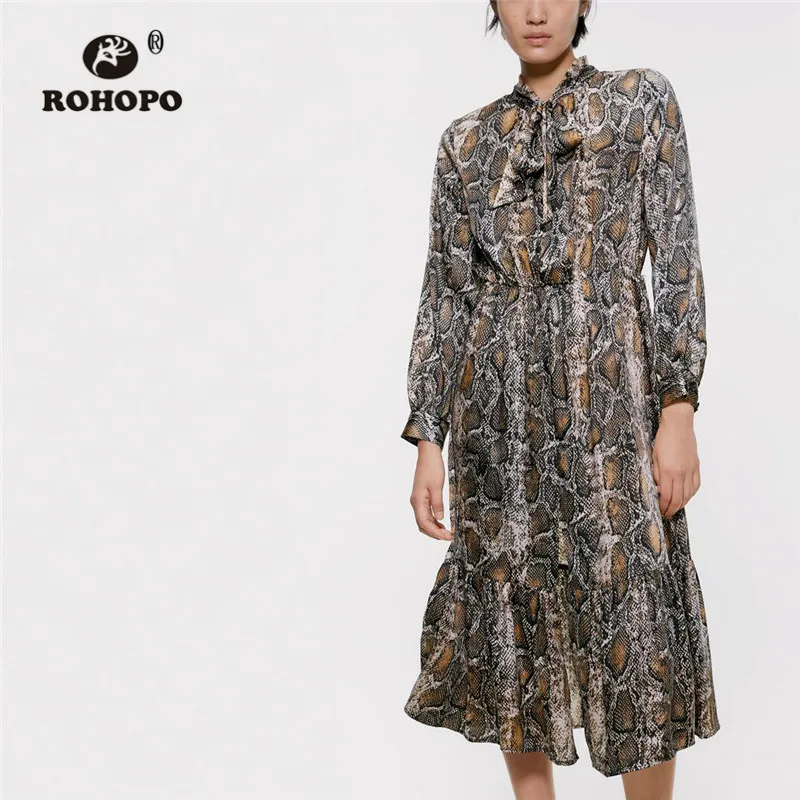 ROHOPO Semi Tie High Collar Cake layers Snakeskin Pattern Midi Dress Ruffled Hem Elastic Waist Printed Calf Vestido #9290
ROHOPO Semi Tie High Collar Cake layers Snakeskin Pattern Midi Dress Ruffled Hem Elastic Waist Printed Calf Vestido #9290