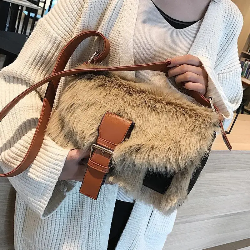 Cross Body Bag Woman 2020 Hot New Winter Plush Shoulder Bag Trendy Solid Colour Faux Fur Bag Women Large Capacity Messenger Bag
Cross Body Bag Woman 2020 Hot New Winter Plush Shoulder Bag Trendy Solid Colour Faux Fur Bag Women Large Capacity Messenger Bag