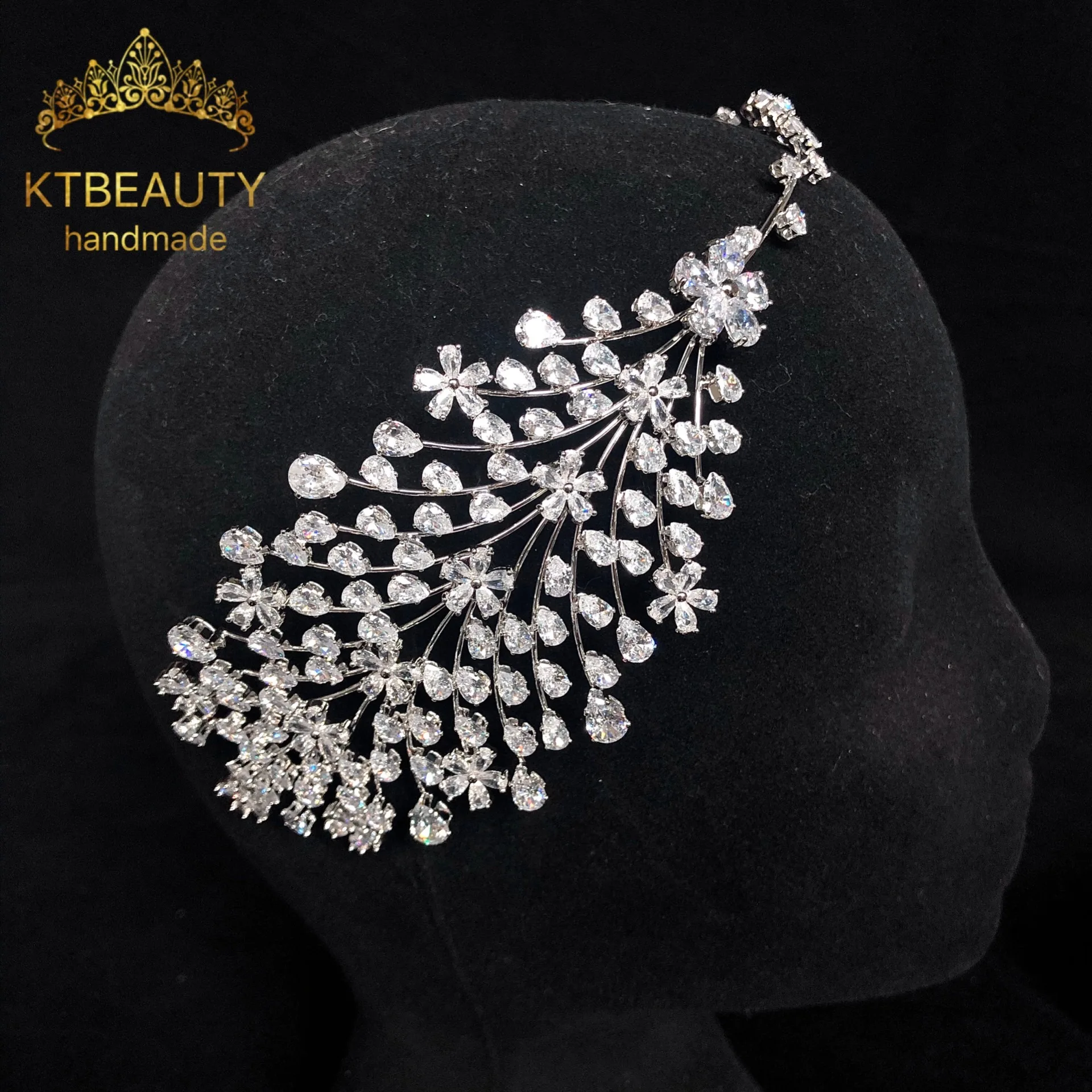 New Rhinestone Zirconia Tiara Silver Fashion Headband Royal Bridal Wedding Dressing Crown Accessory Women Jewelry
New Rhinestone Zirconia Tiara Silver Fashion Headband Royal Bridal Wedding Dressing Crown Accessory Women Jewelry