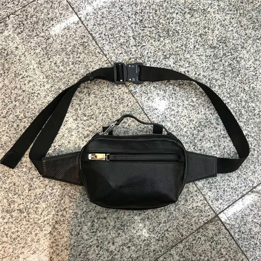 Genuine Leather ALYX Bags Men Women Metal button Functional Tactical High Quality Sports Chest Bag Hip Hop ALYX Bags
Genuine Leather ALYX Bags Men Women Metal button Functional Tactical High Quality Sports Chest Bag Hip Hop ALYX Bags