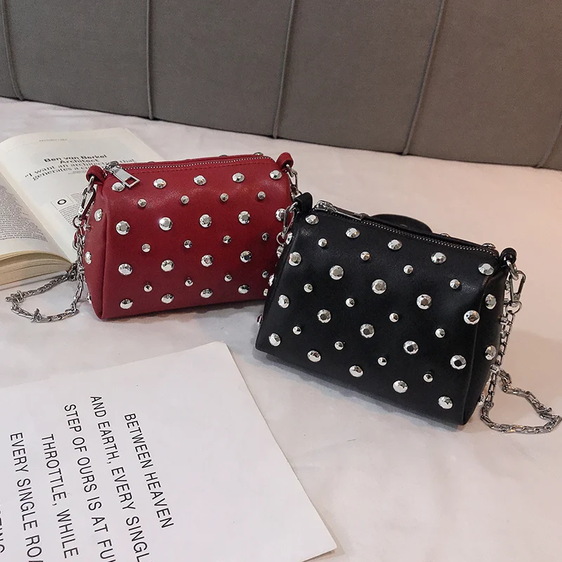 2019 new women fashion rivet messenger bag anti-oxidation chain bag high quality saddle bag shoulder Bags
2019 new women fashion rivet messenger bag anti-oxidation chain bag high quality saddle bag shoulder Bags