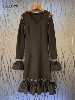 2020 Spring Fashion Trend Metal Ring Decoration Stitching Small Black Skirt V-Neck Flared Sleeves Slim Dress
2020 Spring Fashion Trend Metal Ring Decoration Stitching Small Black Skirt V-Neck Flared Sleeves Slim Dress