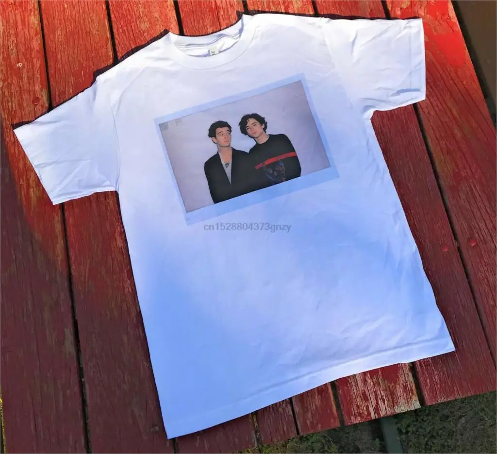 Коллекция 1975 года. Мужская футболка с коротким рукавом и надписью Matt Healy and Timothee