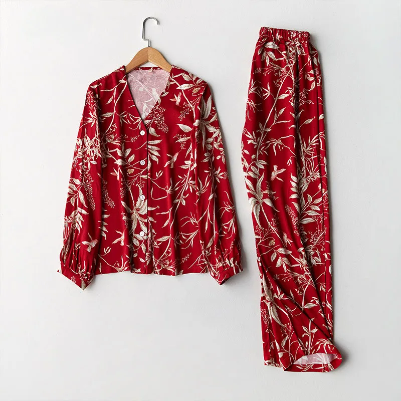 Casual clothing 2 pieces pajamas for women Red maple print pajamas sets satin silk home service button full length sleepwear
Casual clothing 2 pieces pajamas for women Red maple print pajamas sets satin silk home service button full length sleepwear
