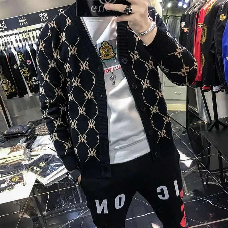 Men's Cardigan Sweater Wear Fashion 2020 New Style Korean Version Fashion Fashion Flow Autumn and Winter Sweater Coat Men
Men's Cardigan Sweater Wear Fashion 2020 New Style Korean Version Fashion Fashion Flow Autumn and Winter Sweater Coat Men