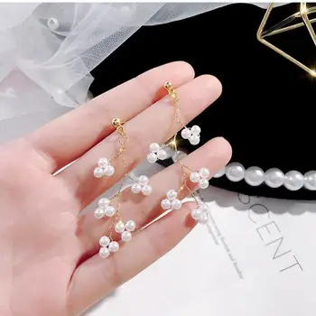 Korean Version Of The New Simple Pearl Branch Temperament Super Fairy Net Red Light Ear Studs Fashion Personality Leaf Earrings
Korean Version Of The New Simple Pearl Branch Temperament Super Fairy Net Red Light Ear Studs Fashion Personality Leaf Earrings